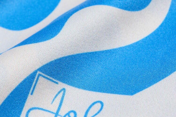 Johans-Tuch-Blue-Swirl-detail Brillen- und Displaytuch Blue Swirl